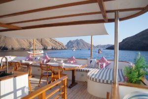 Bar Outdoor Lounge Le Costa Liveaboard